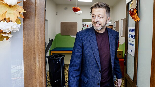 Druh&eacute; kolo sen&aacute;tn&iacute;ch voleb. Na sn&iacute;mku V&iacute;t Raku&scaron;an, kter&yacute; odvolil v Kol&iacute;ně. (16. ř&iacute;jna 2026)