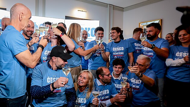 Na&scaron;e Česko slav&iacute; v&iacute;tězstv&iacute; ve volb&aacute;ch v Česk&yacute;ch Budějovic&iacute;ch. (10. ř&iacute;jna 2026)