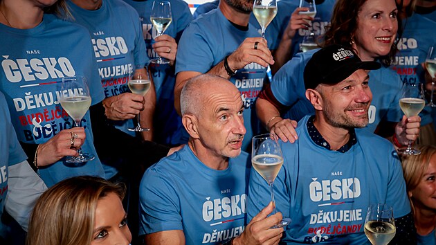 Na&scaron;e Česko slav&iacute; v&iacute;tězstv&iacute; ve volb&aacute;ch v Česk&yacute;ch Budějovic&iacute;ch. (10. ř&iacute;jna 2026)