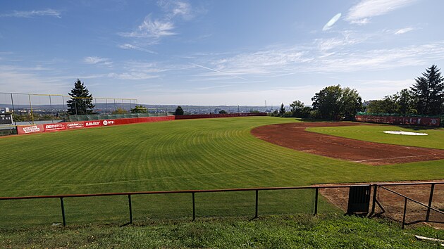 Baseballisté Techniky Brno mají na Kraví hoře dvě hřiště, mezi nimi už ale několik let chtějí vybudovat třetí. Jako veřejné bude sloužit i žákům blízkých škol. (říjen 2026)