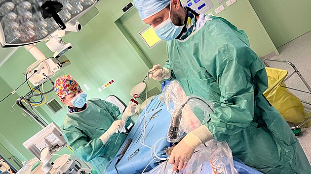 Operace pomoc&iacute; endoskopie ve Fakultn&iacute; nemocnici u svat&eacute; Anny v Brně