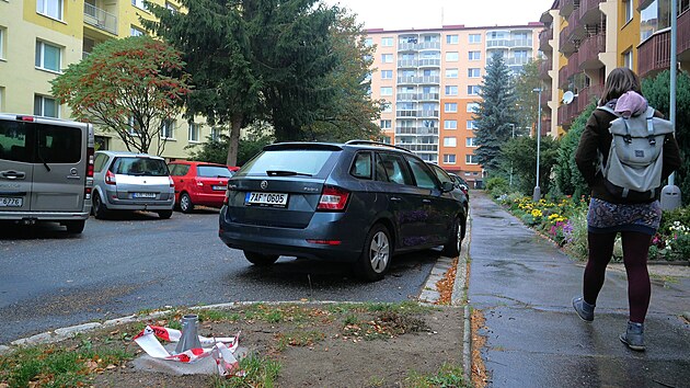 Dodavatelsk&aacute; firma Kaska již ve vybran&yacute;ch lokalit&aacute;ch instaluje patky pro budouc&iacute; nov&eacute; značky.