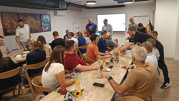 Ve &scaron;t&aacute;bu jihlavsk&eacute; ODS byl důvod k radosti je&scaron;tě před sečten&iacute;m v&scaron;ech volebn&iacute;ch hlasů. T&yacute;m pro Jihlavu zv&iacute;tězil s obrovsk&yacute;m n&aacute;skokem. (10. ř&iacute;jna 2026)
