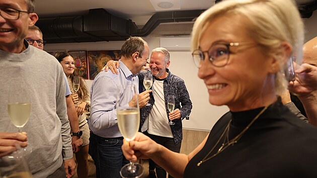 Radost ve volebním štábu ODS a Týmu pro Jihlavu. Koalice zvítězila s obrovským náskokem. (10. října 2026)