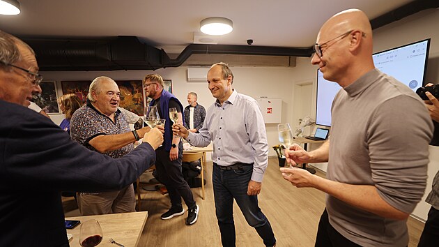 Radost ve volebn&iacute;m &scaron;t&aacute;bu ODS a T&yacute;mu pro Jihlavu. Koalice zv&iacute;tězila s obrovsk&yacute;m n&aacute;skokem. (10. ř&iacute;jna 2026)