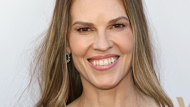 Hilary Swanková (duben 2026)