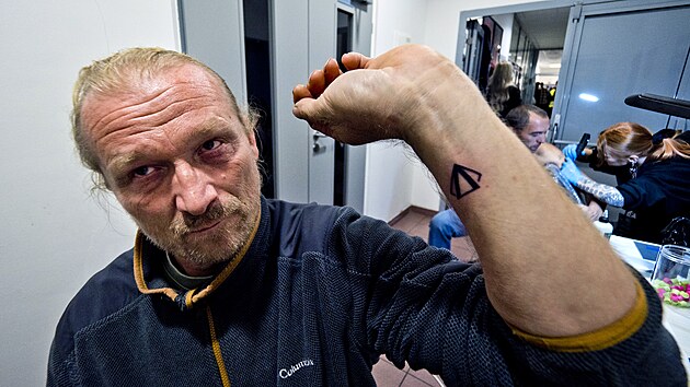 VIagem &Uacute;st&iacute; nad Labem - Opava, druh&aacute; fotbalov&aacute; liga. Během z&aacute;pasu si mohli fanou&scaron;ci nechat vytetovat nov&eacute; logo v&yacute;měnou za doživotn&iacute; permanentku.