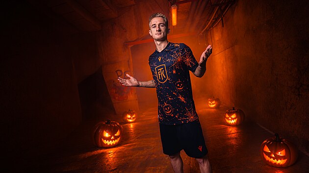 Fotbalisté Teplic nastoupí do ligového zápasu s Artisem Brno v halloweenských dresech. Matěj Radosta.