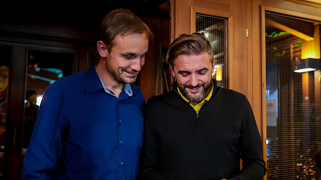 Volební štáby Naše Česko, ANO 2011 a Občané pro Budějovice. Na snímku Tomáš Chovanec - Občané pro Budějovice (vpravo). (10. října.2026)