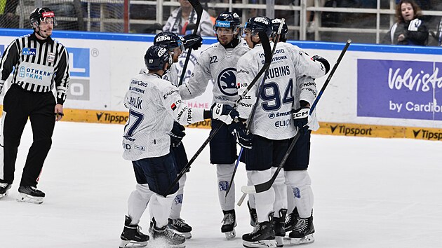 Plzeňští hokejisté slaví gól Adama Měchury do sítě brněnské Komety v 10. kole Tipsport.extraligy. (11. října 2026)