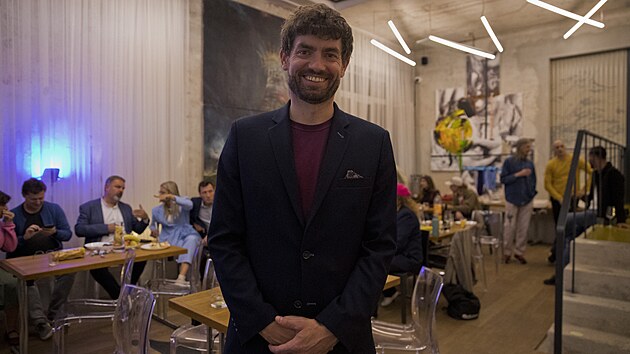 V olomouck&eacute;m &scaron;t&aacute;bu STAN v Nezvalově ar&scaron;e panovala d&iacute;ky volebn&iacute;mu v&yacute;sledku dobr&aacute; n&aacute;lada. Na sn&iacute;mku l&iacute;dr Marek Zelenka. (10. ř&iacute;jna 2026)