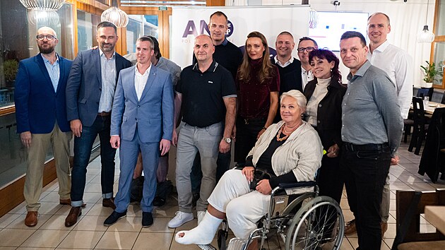 Volební štáb hnutí ANO v Basket Baru ve Zlíně. (říjen 2026)