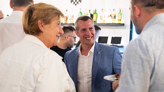 Volební štíb hnutí ANO, zlínský primátor Jiří Korec uprostřed. (10. říjen 2026)