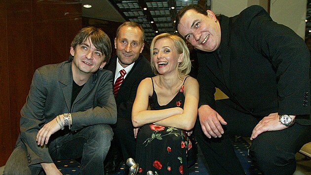 Anketa Anno 2003. Nejobl&iacute;beněj&scaron;&iacute;m pořadem bylo Tele Tele. Zleva: Michal Such&aacute;nek, Josef Carda, Veronika Žilkov&aacute; a Richard Genzer