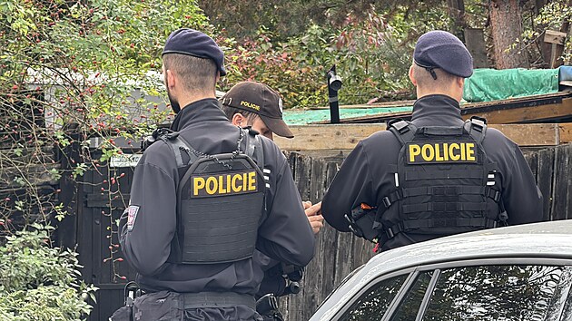 V úterý odpoledne vyjeli policisté do ulice Pod Vršovskou horou v Praze 8. V příbytku bezdomovce tam našli lidskou kostru. (13. října 2026)
