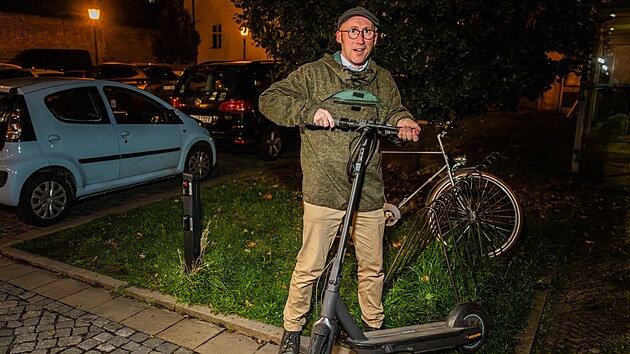 V hradeck&eacute; hospodě U Rudolfa se potkali v&iacute;tězov&eacute; voleb z prim&aacute;torčina HDK s Pir&aacute;ty, Starosty a Změnou pro Hradec a Zelen&yacute;mi. (11. ř&iacute;jna 2026)