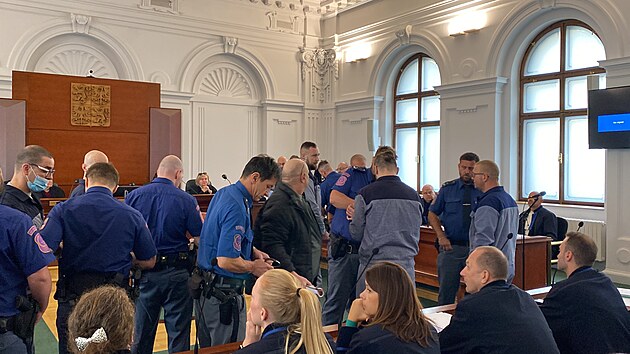 V kauze drogového byznysu je obžalováno 21 lidí. (12. října 2026)