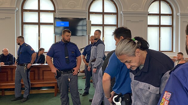 V kauze drogového byznysu je obžalováno 21 lidí. (12. října 2026)