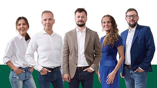 Z&aacute;stupci sdružen&iacute; Zelen&aacute; pro Opavu. Uprostřed l&iacute;dr Daniel Voln&yacute;.