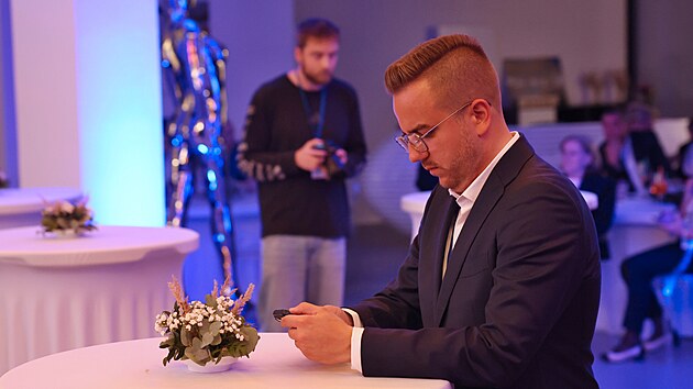 L&iacute;dr ostravsk&eacute; kandid&aacute;tky hnut&iacute; ANO Richard Vere&scaron; ve volebn&iacute;m &scaron;t&aacute;bu vyhl&iacute;ž&iacute; definitivn&iacute; v&yacute;sledek komun&aacute;ln&iacute;ch voleb. (10. z&aacute;ř&iacute; 2026)