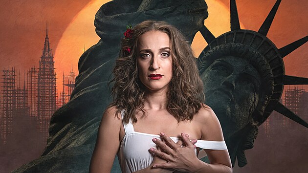 Městsk&eacute; divadlo Brno uvede v sobotu premi&eacute;ru muzik&aacute;lu Carmen, př&iacute;běh z New Yorku. Na sn&iacute;mku představitelka tituln&iacute; role Krist&yacute;na Daňhelov&aacute;.