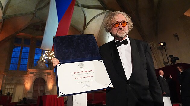 Vyznamenaný Jan Hřebejk ve Vladislavském sále Pražského hradu. (28. října 2026)