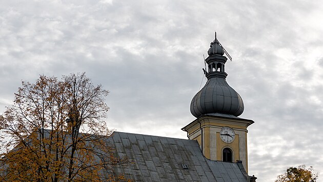 Do makovice ve věži kostela sv. Mikuláše v Rychalticích přibude nový odkaz příštím generacím. Farníci jej do měděné schránky zapečetili 23. října 2026.