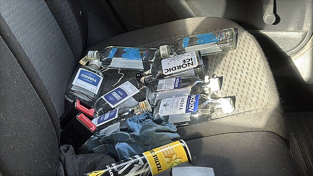 Po srážce dvou vozidel jeden z řidičů z místa nehody ujel. Policie ho zadržela na Štvanici, kde dechová zkouška prokázala přes 2,5 promile. (22. října 2026)