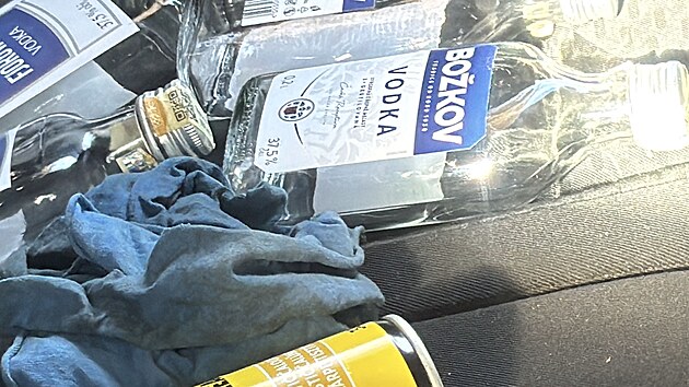 Po srážce dvou vozidel jeden z řidičů z místa nehody ujel. Policie ho zadržela na Štvanici, kde dechová zkouška prokázala přes 2,5 promile. (22. října 2026)