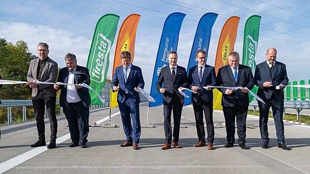 Silničáři otevřeli tzv. Palačovskou spojku u Valašského Meziříčí. Cesta první třídy odvede z obcí na Valašsku tranzitní dopravu a obyvatelům zkrátí cestu na dálnici D48. (říjen 2026)