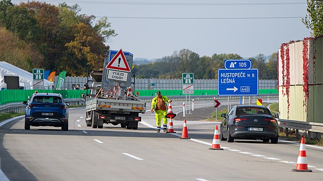 Silničáři otevřeli tzv. Palačovskou spojku u Valašského Meziříčí. Cesta první třídy odvede z obcí na Valašsku tranzitní dopravu a obyvatelům zkrátí cestu na dálnici D48. (říjen 2026)