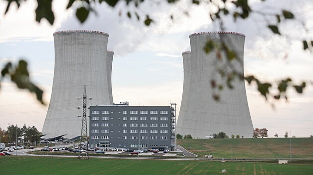 První administrativní budova vedení a přípravných týmů nové elektrárny už byla zkolaudována a slavnostně otevřena. (27. října 2026)