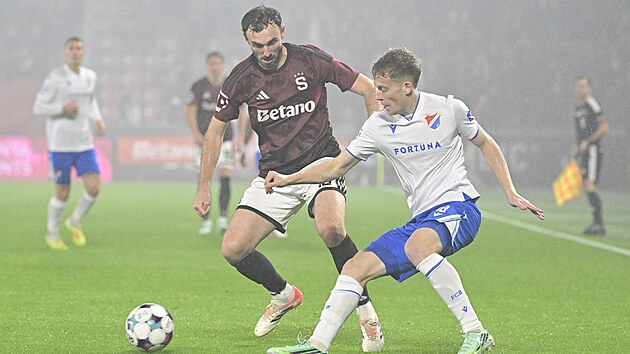 Sparťan Irving dotírá na baníkovce Planku.