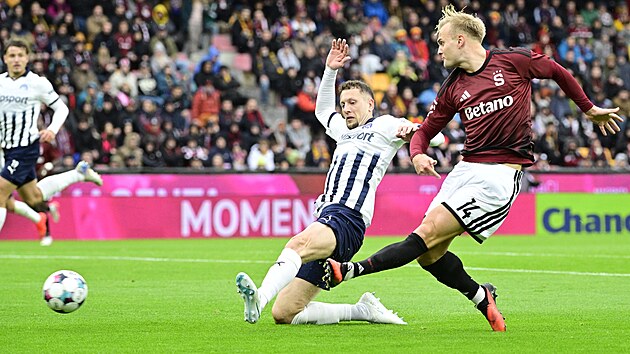 Sparťansk&yacute; &uacute;točn&iacute;k Jonatan Brunes stř&iacute;l&iacute; g&oacute;l v utk&aacute;n&iacute; proti Slov&aacute;cku.