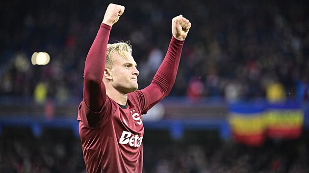 Sparťansk&yacute; &uacute;točn&iacute;k Jonatan Brunes slav&iacute; vstřelen&yacute; g&oacute;l.