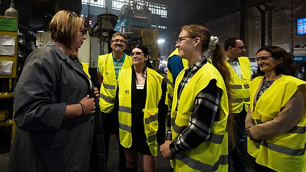 Studenti z Integrované střední školy ve Vysokém nad Jizerou pomohli se zlepšením logistiky a v předávání informací mimoňské společnosti Beneš a Lát.