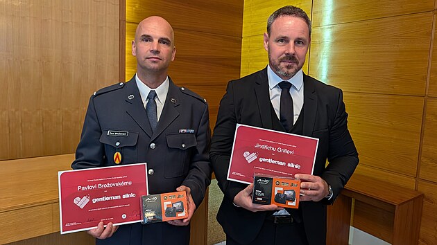 Jindřich Grill (vpravo) a Pavel Brožovsk&yacute; se stali celkově 246. a 247. držiteli titulu Gentleman silnic.