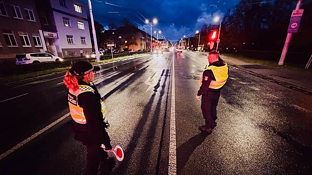 Střet na křižovatce v Pardubicích nepřežila motorkářka. (26. října 2026)