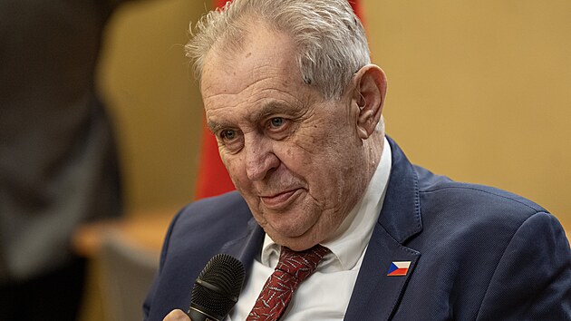 Shrom&aacute;žděn&iacute; ke 108. v&yacute;roč&iacute; vzniku Československa, kter&eacute; poř&aacute;dal Česk&yacute; svaz bojovn&iacute;ků za svobodu. Z&uacute;častnil se předseda Poslaneck&eacute; sněmovny Tomio Okamura (SPD), exprezidenti V&aacute;clav Klaus a Milo&scaron; Zeman nebo ministr zahraničn&iacute;ch věc&iacute; Petr Macinka (Motorist&eacute;). (28. ř&iacute;jna 2026)