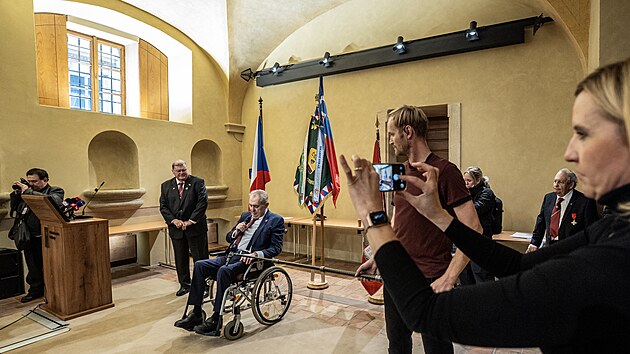 Shrom&aacute;žděn&iacute; ke 108. v&yacute;roč&iacute; vzniku Československa, kter&eacute; poř&aacute;dal Česk&yacute; svaz bojovn&iacute;ků za svobodu. Z&uacute;častnil se předseda Poslaneck&eacute; sněmovny Tomio Okamura (SPD), exprezidenti V&aacute;clav Klaus a Milo&scaron; Zeman nebo ministr zahraničn&iacute;ch věc&iacute; Petr Macinka (Motorist&eacute;). (28. ř&iacute;jna 2026)