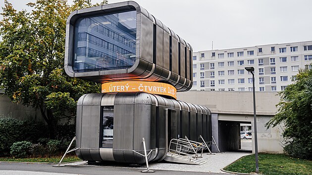 Otevřen&iacute; robotick&eacute; vin&aacute;rny CyberDog, kter&aacute; byla navržena sochařem Davidem Čern&yacute;m. Vin&aacute;rna se po několikalet&eacute; pauze znovuotevřela d&iacute;ky spolupr&aacute;ci firmy Trigema a studentů Sm&iacute;chovsk&eacute; středn&iacute;, kteř&iacute; robota naprogramovali. (20. ř&iacute;jna 2026)