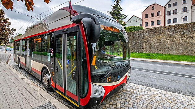 Jeden z nových parciálních trolejbusů, které letos pořídil jihlavský dopravní podnik.