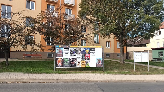 Lovosice nechaly odstranit z&aacute;stěny před v&yacute;lepov&yacute;mi plochami ve městě. O ukončen&iacute; sporu s firmou, kter&aacute; plochy využ&iacute;v&aacute;, ale podle města nejde. (15. ř&iacute;jna 2026)