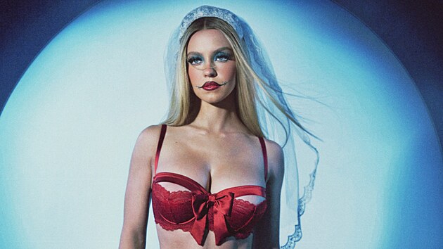 Sydney Sweeney se ve vánoční kampani své značky inspirovala známými filmovými klasikami. (říjen 2026)