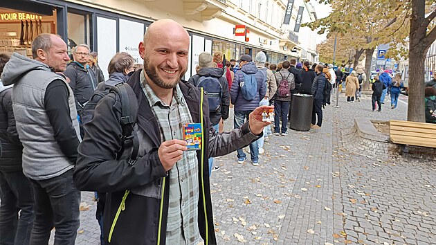 V&aacute;&scaron;niv&iacute; sběratel&eacute; nav&scaron;t&iacute;vili novou prodejnu Lego Store, kter&aacute; otevřela v ulici Na Př&iacute;kopě v Praze. Pan Bedřich přijel kvůli speci&aacute;ln&iacute; kostičce. (22. ř&iacute;jna 2026)