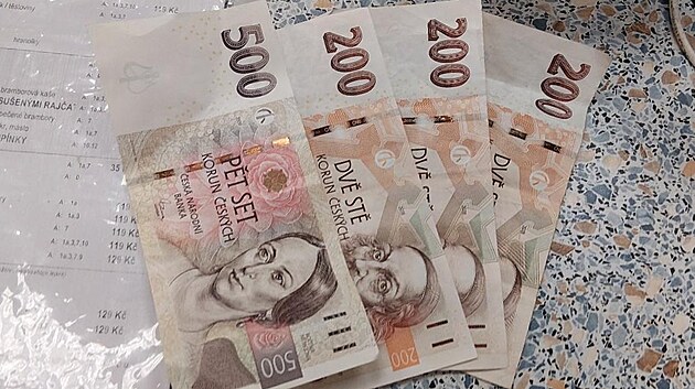 Přilep&scaron;it si chtěl zloděj v&iacute;ce než tis&iacute;covkou.
