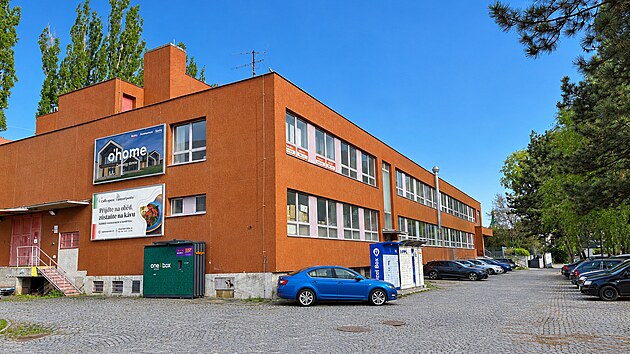 Dům Družby v části Olomouce Černá cesta vznikl v letech 1972–1974 jako společenské středisko pro sovětské vojáky a jejich rodiny. (2026)
