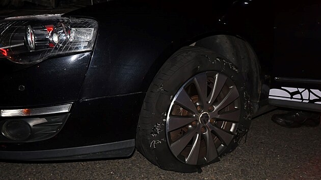 Opil&yacute; dvacetilet&yacute; cizinec ř&iacute;dil v Olomouci Volkswagen Passat s&nbsp;proražen&yacute;mi pneumatikami. (20. ř&iacute;jna 2026)