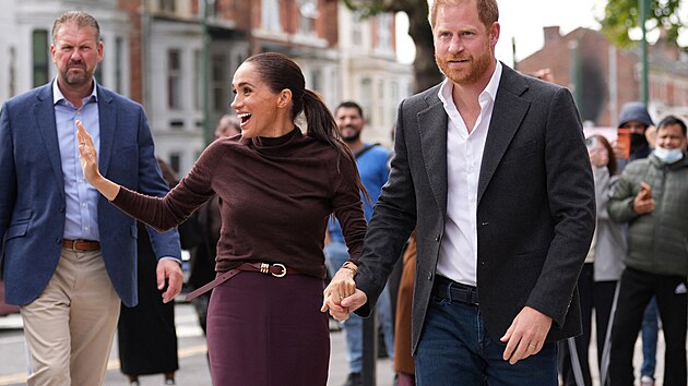 Princ Harry a Meghan, v&eacute;voda a v&eacute;vodkyně ze Sussexu, přij&iacute;žděj&iacute; na n&aacute;v&scaron;těvu do Epic Partners, charitativn&iacute; organizace pro ml&aacute;dež v Nottinghamu, 15. ř&iacute;jna 2026. (REUTERS/Hannah McKay)
