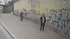 Dva svědci, kteří se nacházeli poblíž nehody, ke které došlo v ulici Kutnohorská v Praze 10. Dívku srazilo policejní auto se zapnutými majáky. (22. října 2026)